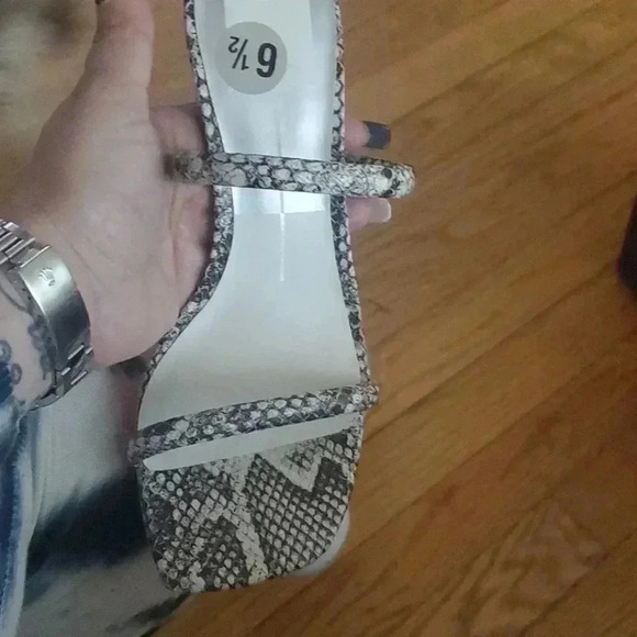 NAYLIN SANDAL BY DOLCE VITA - Picture 3 of 3